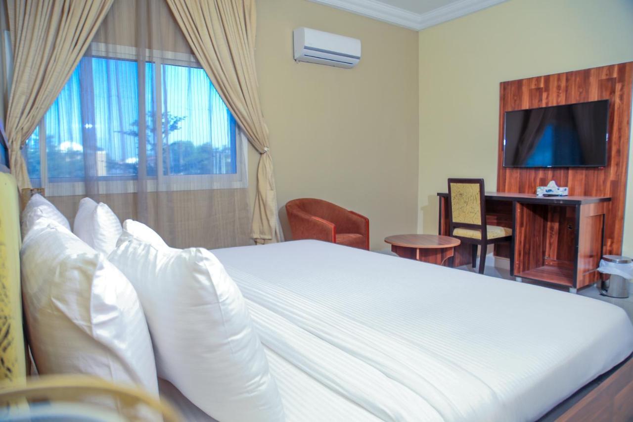 Guest Pride Hotel Kano Buitenkant foto