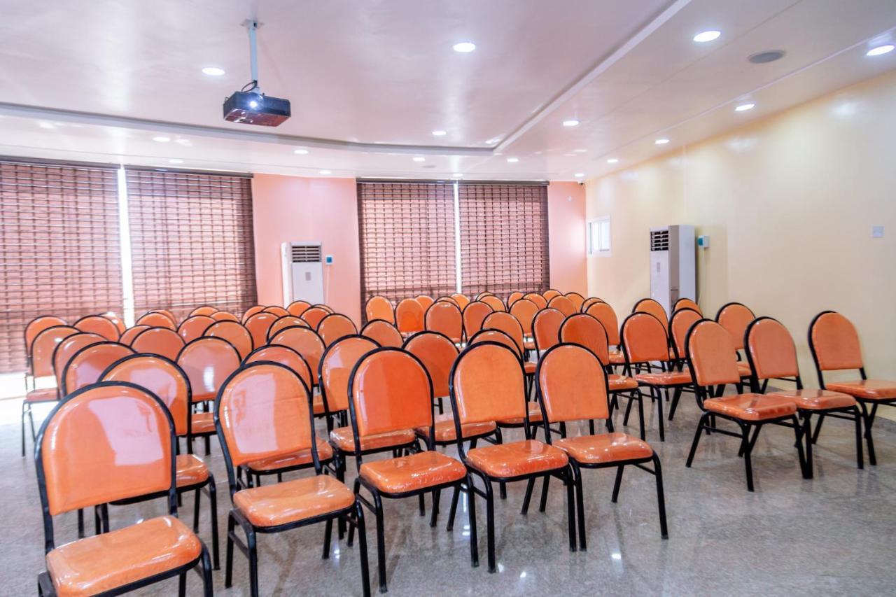 Guest Pride Hotel Kano Buitenkant foto