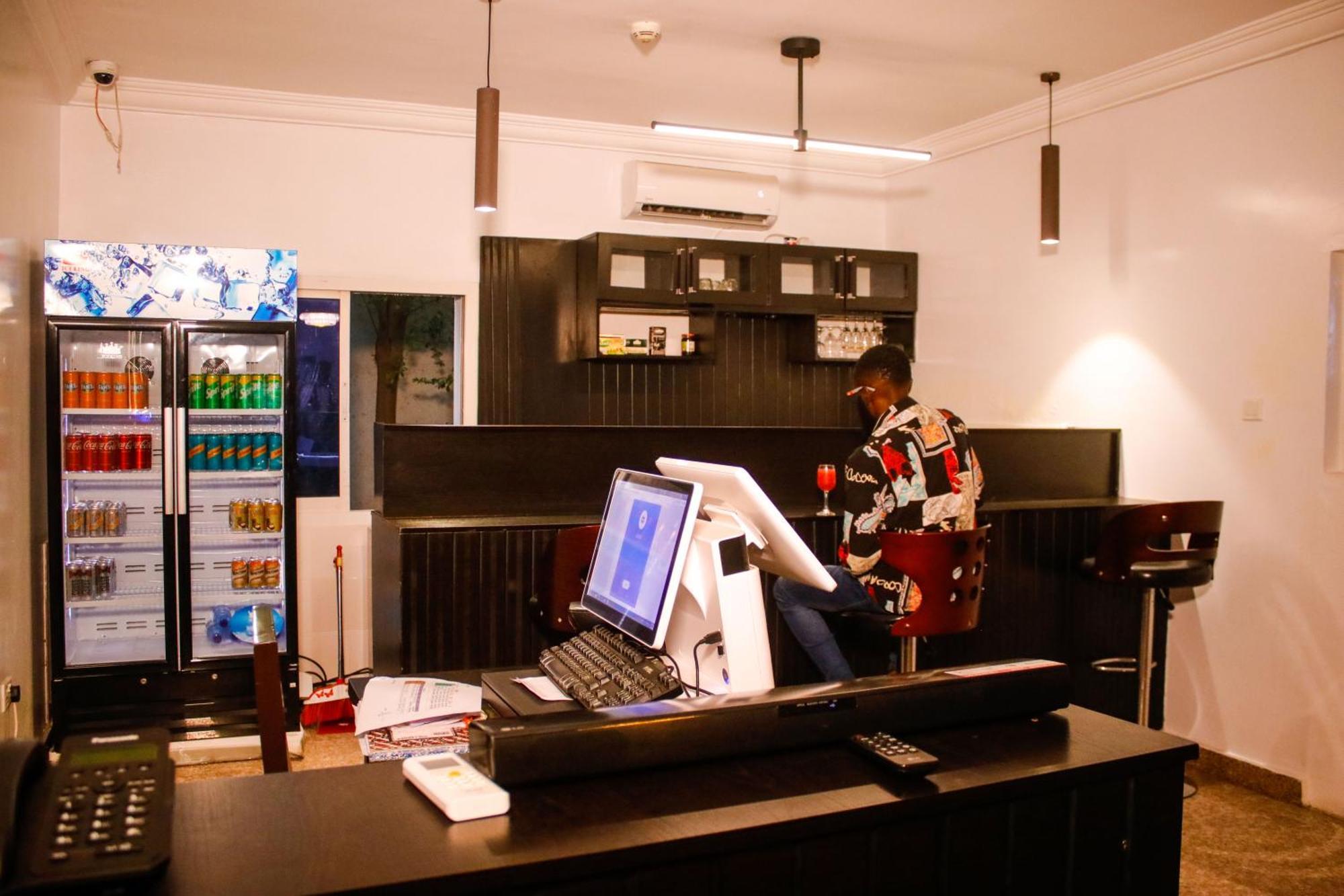 Guest Pride Hotel Kano Buitenkant foto